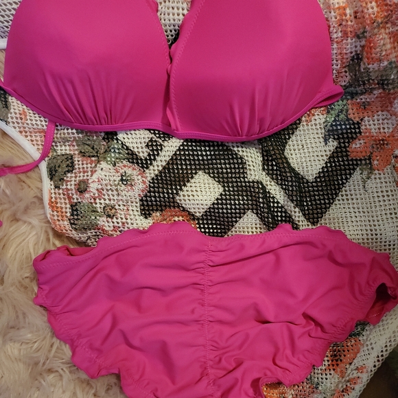 Bikini - Picture 2 of 3